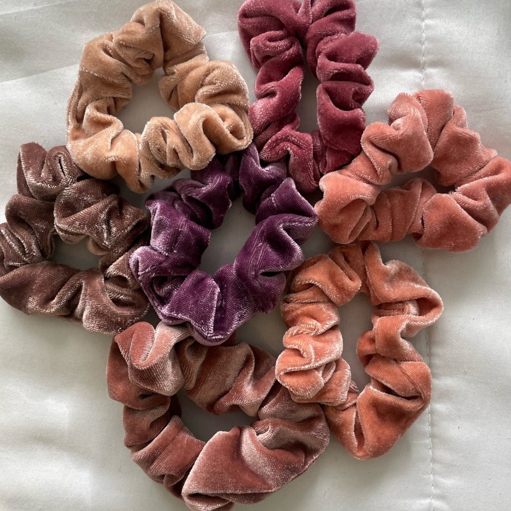 Francesca’s 7 scrunchies set